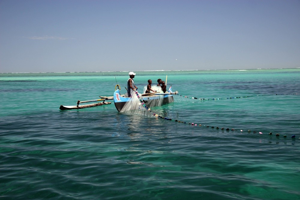 Luxury-Indian-Ocean-Pêche-traditionnelle-Vezo-à-Anakao-Madagascar-©-IRD-Marc-Léopold